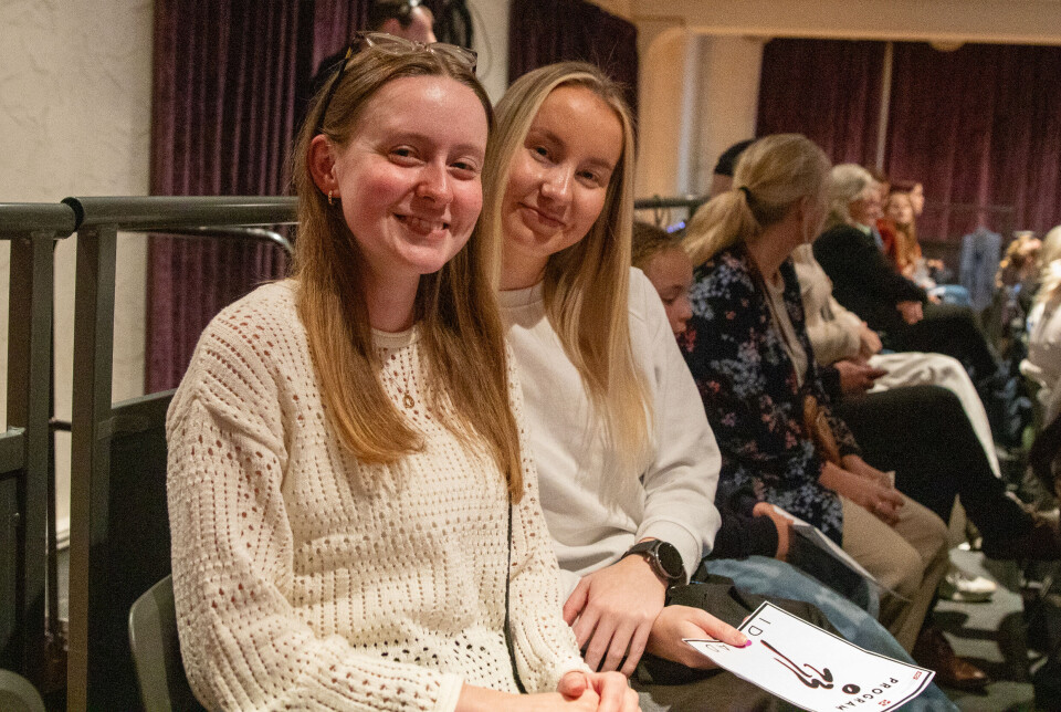 Fv. Karen Balstad Lesund (20) og Maren Balstad Lesund (24).