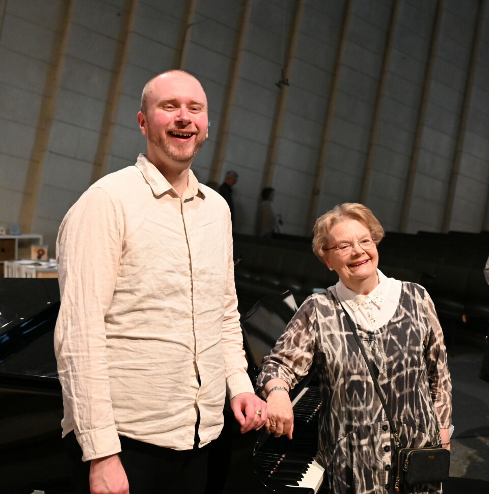 To smilets ambassadører, Kirkekorets dirigent Paul-André Nilsen Grande og Margaret Rensvik.