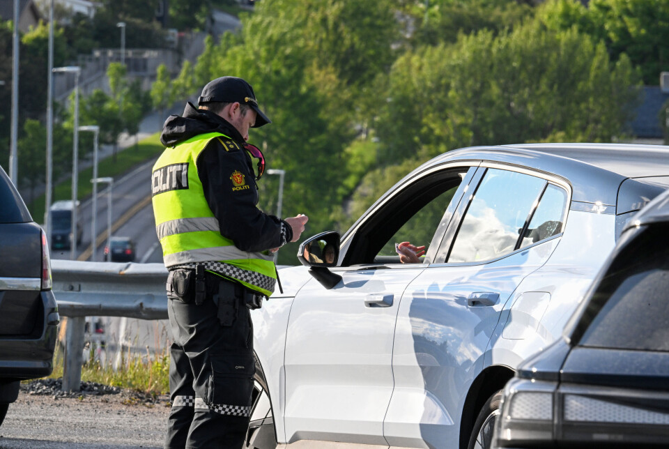 Utrykningspolitiet (UP) på kontroll ved Nordsundbrua i Kristiansund.