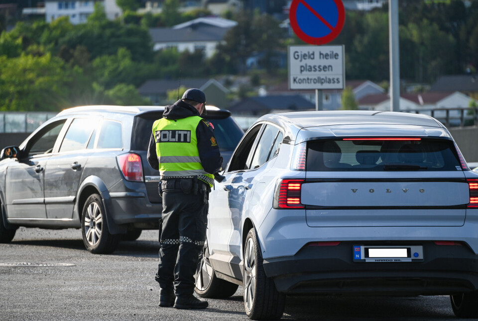 Utrykningspolitiet (UP) på kontroll ved Nordsundbrua i Kristiansund.
