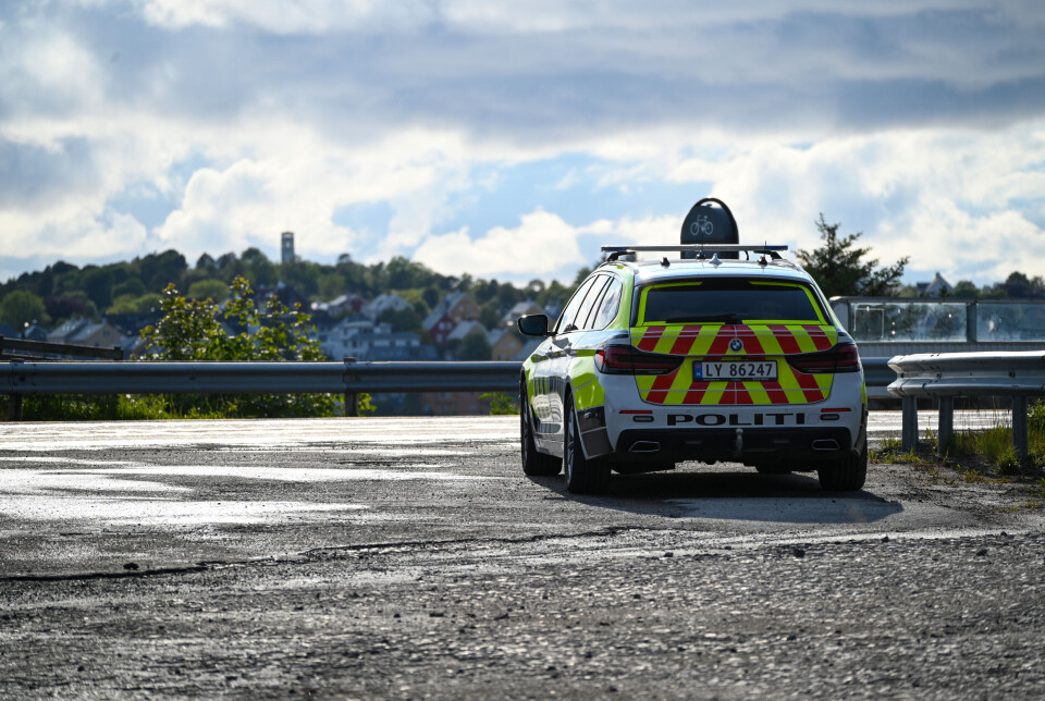 Utrykningspolitiet (UP) på kontroll ved Nordsundbrua i Kristiansund.