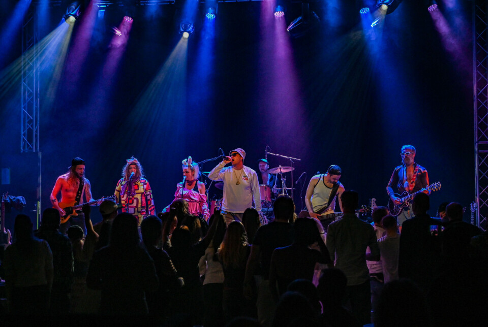 Fist Rimili med band, her fikk vi en god dose humor blandet med rock/funk.