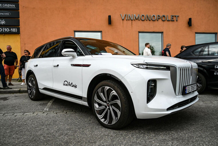 Hongqi E-HS9.
