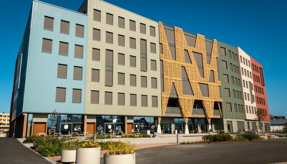 Fagskolen Møre og Romsdal, studiested Kristiansund, holder til på flotte Campus, midt i byen, nede ved sjøfronten.