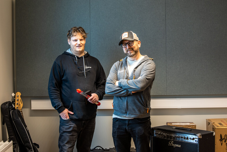 Normoria-bygget onsdag 18. juni 2025. Første innflyttingsdag. Musikklærerne Simon Kongshaug og Jan Terje Sager.