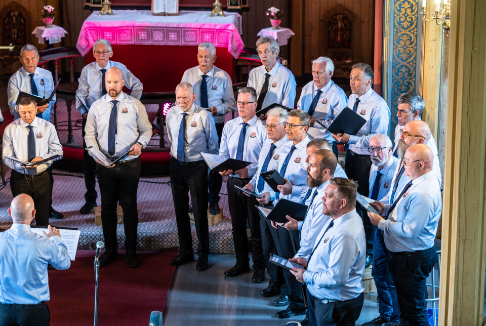 Tarrakarrain feiret 20 år i Kvernes kirke og innledet Sommerkonsertene på Kvernes.