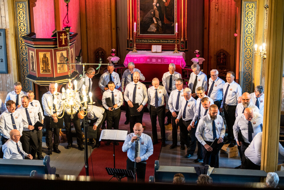Tarrakarrain feiret 20 år i Kvernes kirke og innledet Sommerkonsertene på Kvernes.