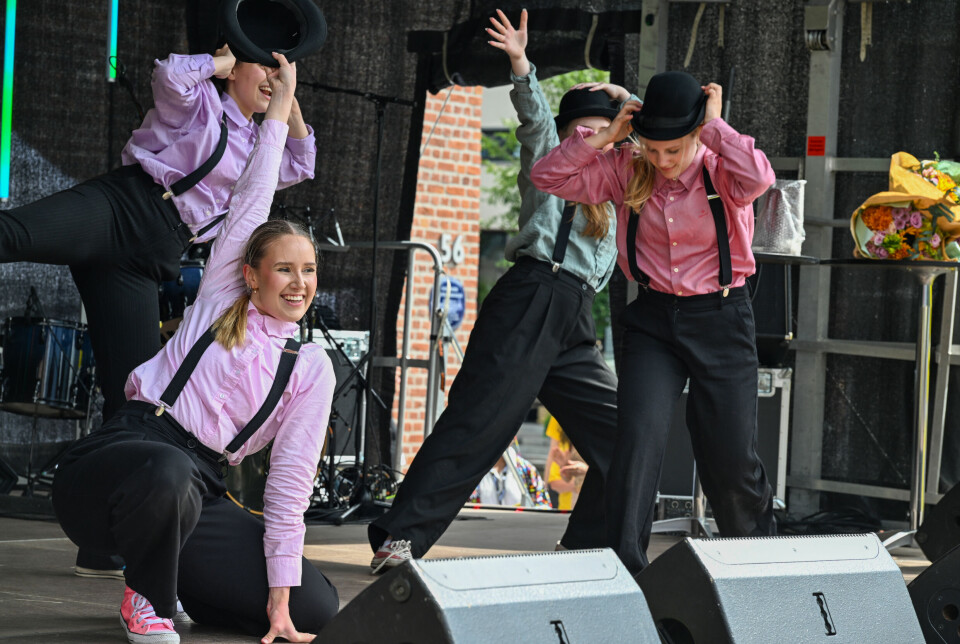 Operaens ballettsenter valgte ut seks dansere for å ha det kulturelle innslaget under finalistpresentasjonene av Årets kulturkommune-prisen. Her er de i aksjon på scenen under Kulturytring-konferansen.