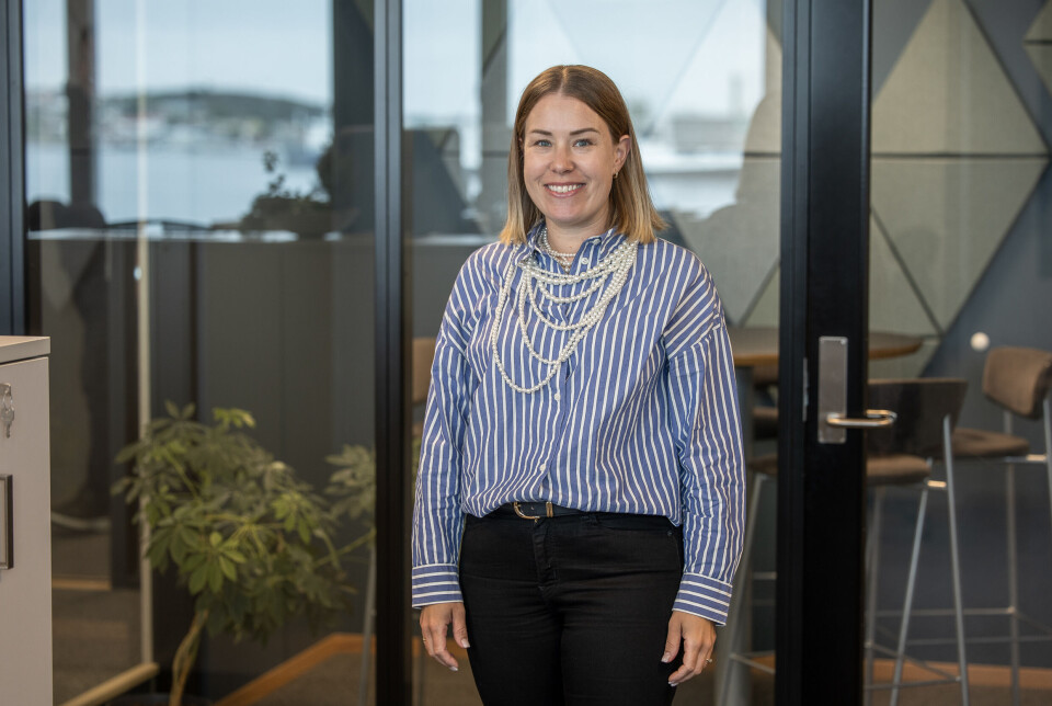 Sikkerhetsdagen for ungdomsfiskere ble gjennomført på Nordmøre 24. juni, med engasjerte deltakere og høy jenteandel. Norseye AS sto for opplæringen, der ungdommene fikk praktisk innføring i sikkerhetsutstyr og håndtering av nødsituasjoner. Katrine Hattrem Hast fra Norseye kaller dagen meget vellykket, og understreker viktigheten av at ungdommene er trygge før de går om bord. Tiltaket er frivillig, men arrangeres i samarbeid med Nordmøre Fiskebåt som en del av forberedelsene til sommerens ungdomsfiske i Møre og Romsdal. Neste sikkerhetsdag holdes på Sunnmøre 25. juni.