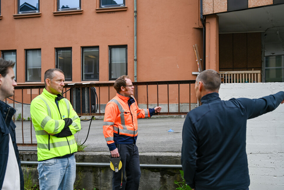 F.v. Thomas Hoem, Hoem Gruppen, Håvard Børke Bringsli, trafikkingeniør for kommunal teknisk etat, Kristiansund kommune, Vidar Dyrnes, enhetsleder i kommunalteknikk ristiansund kommune og Leif Einar Bergem-Ohr, styreleder i Nedre Enggate borettslag.