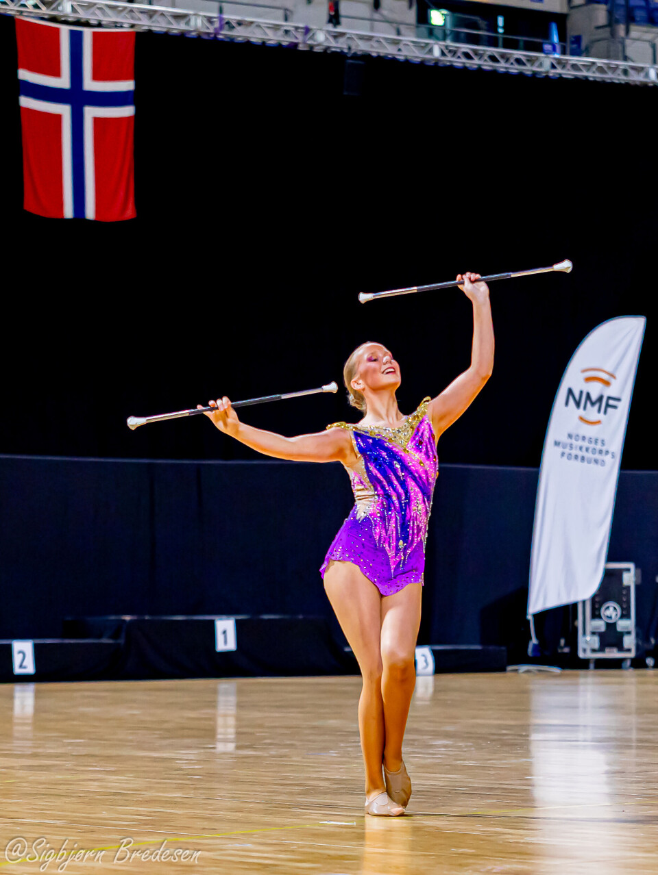 Lykke Kristin Mjønes Bredesen (12) deltok på sitt første Norgesmesterskap i drill i Håkons hall i Lillehammer i helgen 21. juni 2025 – 22. juni 2025. Foto: Sigbjørn Bredesen