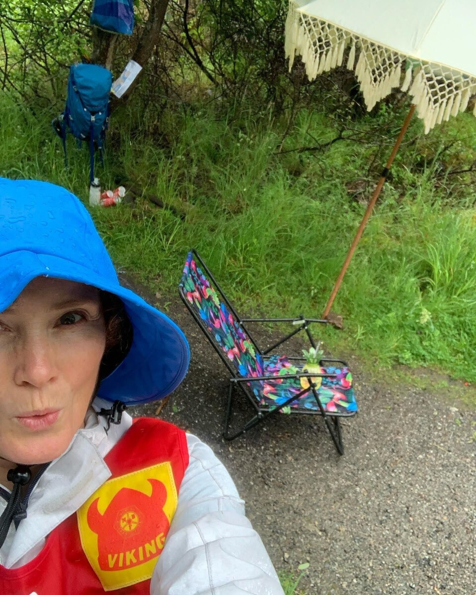 Supportere er viktig. Her er Einars kjæreste, Vigdis Brekkan, i aksjon under Kristiansund Havmaraton.