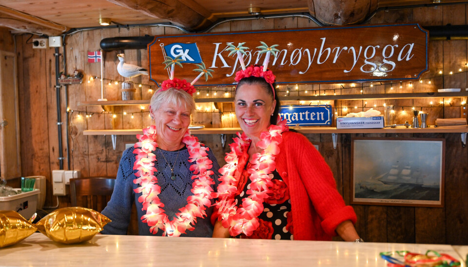 Marianne Kjønnøy og Hege Sky i Innlendingen, en forening for lokalsamfunnet på øya kristiansunderne kaller «Tahiti». Tahiitbrygga er duket for Tahitifest lørdag 27. juni. FOTO: PER MORK