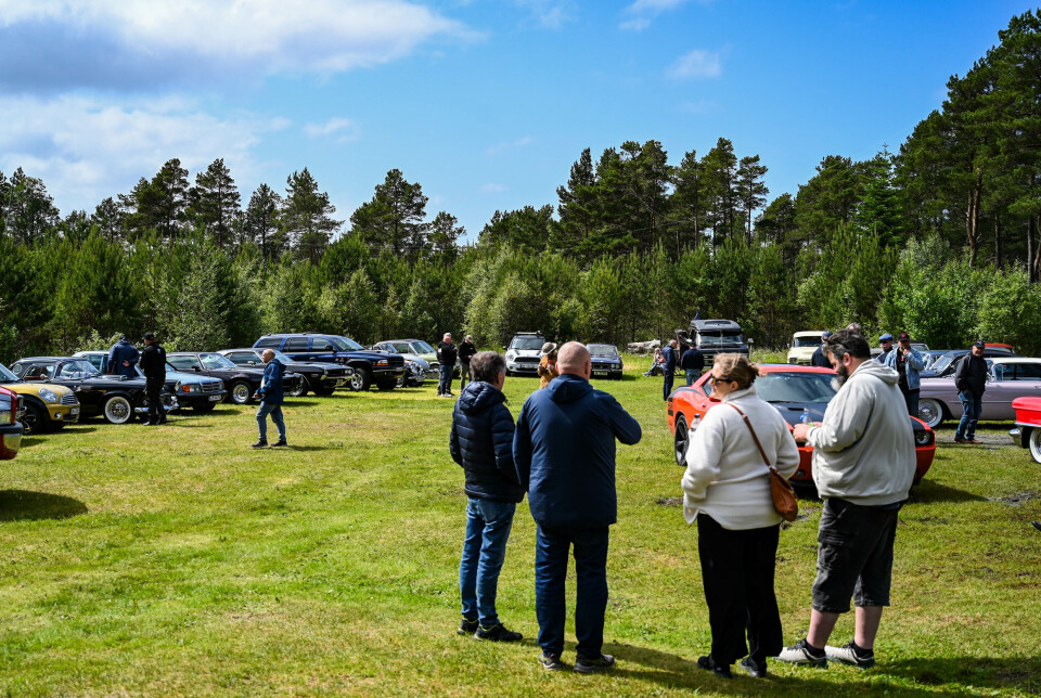 De fremmøtte nyter solen, men noe vind var det.
