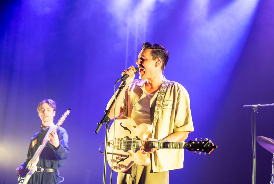 Fra venstre: bassist Espen Nyheim, Sacarias Lundstad (vokal/gitar) under konserten på Byscenen i Kristiansund.