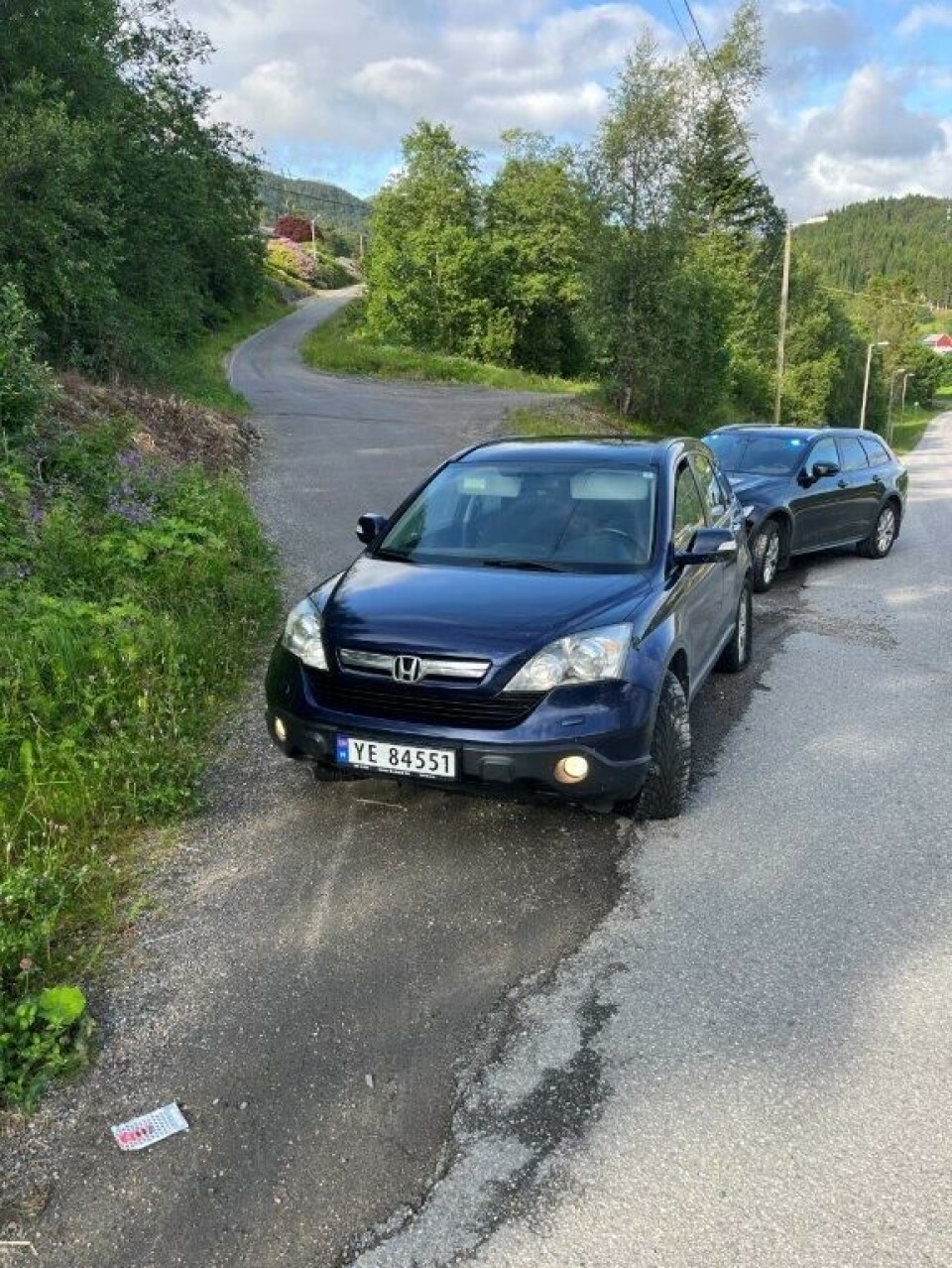 Bilen stoppet på Averøy. Politiet brukte spikermatte for å stoppe den.