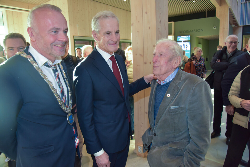 Statsminister Jonas Gahr Støre (t.h.) under et besøk på Campus i Kristiansund 8. november 2024. T.v. ordfører Kjell Neergaard fra Kristiansund kommune og tidligere riks- og lokalpolitiker og eks-Tidens Krav-redaktør Asbjørn Jordahl.