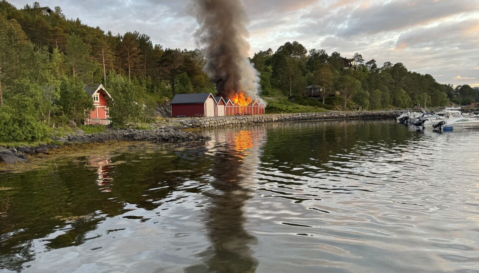 Fra brannstedet lørdag 5. juli klokken 22.45. Foto: NP tipser.