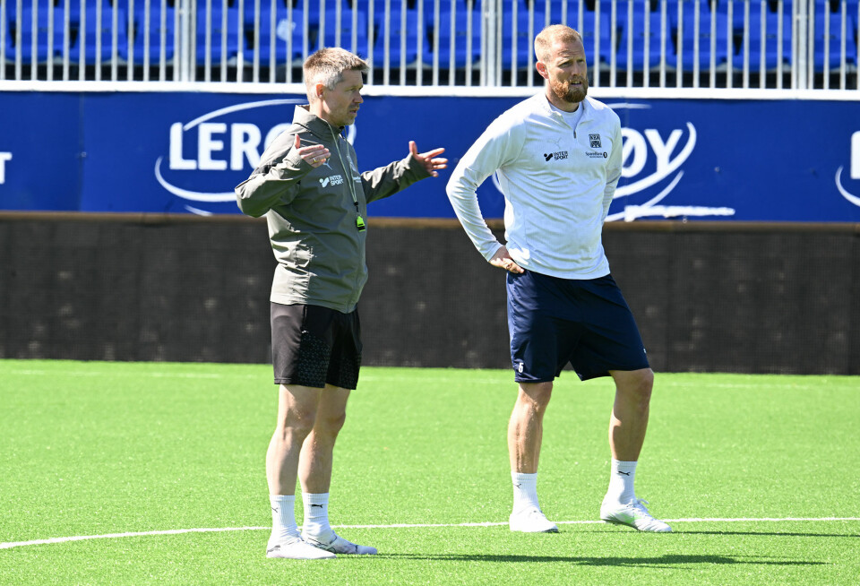 KBK-trener Amund Skiri (til venstre) under treningen på Nordmøre stadion tirsdag 8. juli 2025.