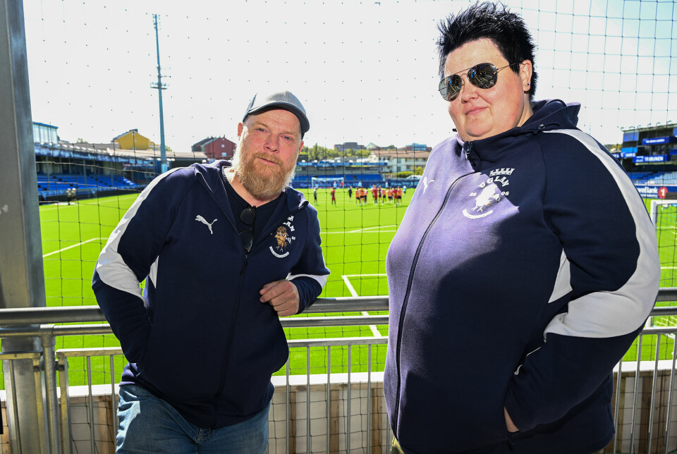 Svein Tore Nordgaard er nyvalgt styreleder i Uglan supporterklubb, som er Kristiansund Ballklubbs offisielle supporterklubb. Her sammen med avtroppende styreleder Aina Grønseth.