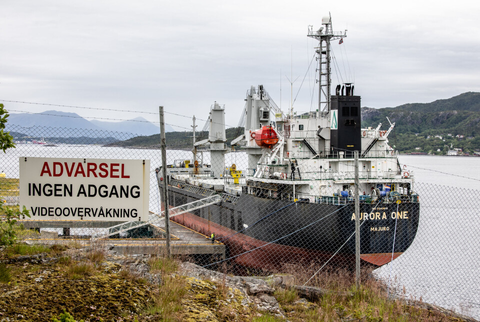 Aurora One til kai ved Averøy Industripark.