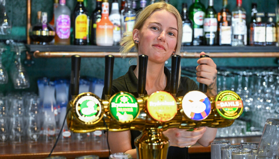 Malena Sophie Tomassen (23) er daglig leder på Kristiansunds nystartede sportsbar, Go’2 grill Rådhuset sportsbar i sentrum av Kristiansund.