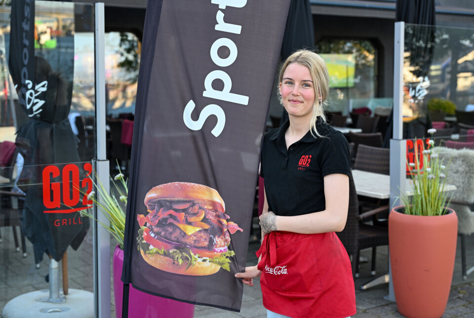 Malena Sophie Tomassen (23) er daglig leder på Kristiansunds nystartede sportsbar, Go’2 grill Rådhuset sportsbar i sentrum av Kristiansund.