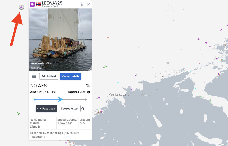 Flåten «Leeway25» på vei mot Averøy – søker tauing til kai på Langøy. Skipet ligger langt til havs utenfor Hustadvika.