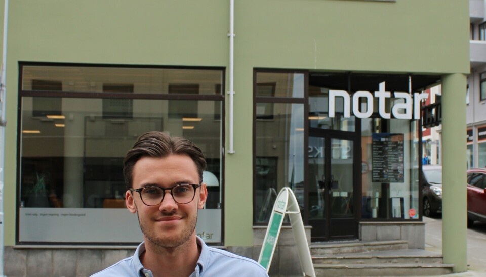 Henrik forteller om strenge regler ved salg av bolig.