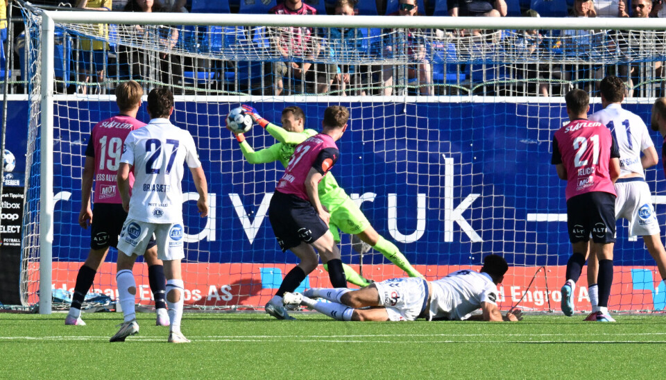 Banens beste – med flere avgjørende redninger. KBK-keeper Knut-André Søyland Skjærstein (30) i aksjon under kampen søndag 13. juli mot Sarpsborg 08.