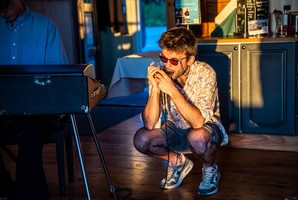 Erlend Kongshaug Kvartett på Bjartmars: Erlend Kongshaug (bass), Tarald Kongshaug (trommer), Isak Hungnes (piano) og Sondre Ferstad (munnspill og vokal).