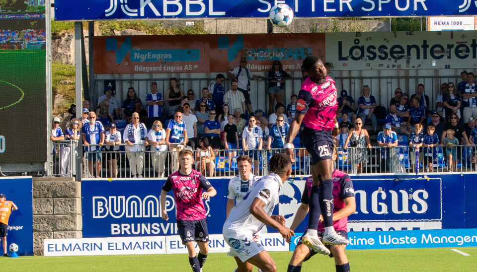 En av mange luftige dueller i kampen mellom Sarpsborg 08 og KBK.