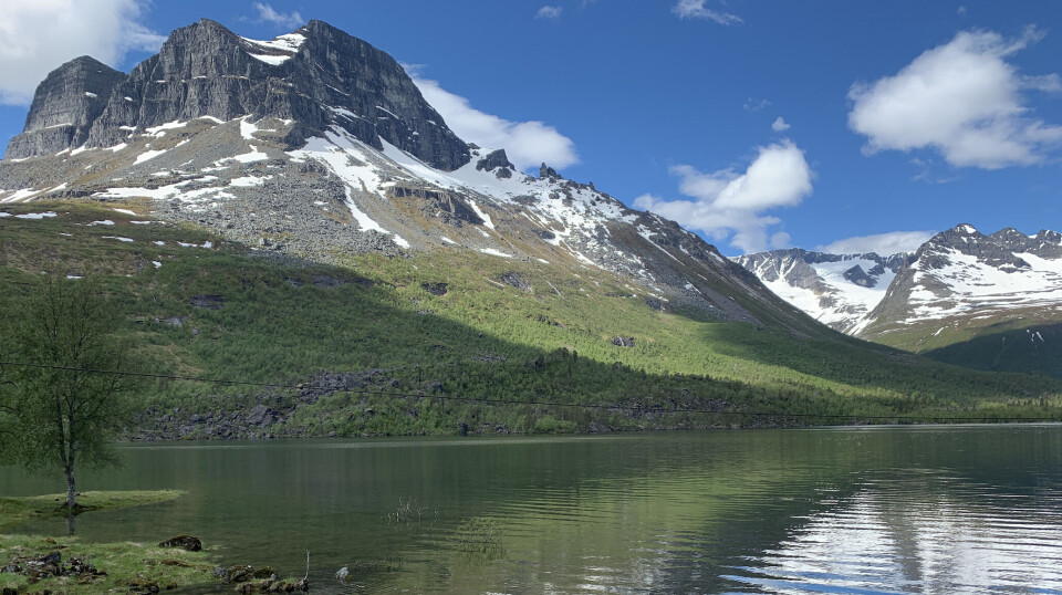 Skarfjellet med Innerdalvatnet i front.