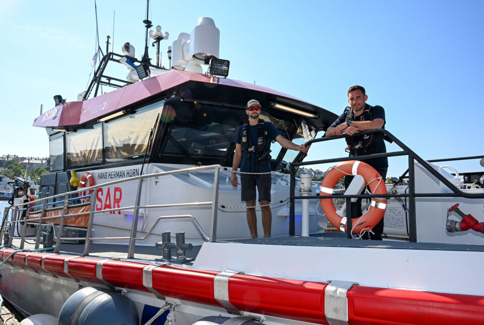 F.v.: Maskinsjef Håkon Visnes (39) og styrmann Ole Aandahl-Karlsen (34) er kollegaer i Redningsselskapet i Kristiansund. Redningsselskapet er en norsk humanitær forening, stiftet 1891 som det private selskapet Norsk Selskab til Skibbrudnes Redning (NSSR).