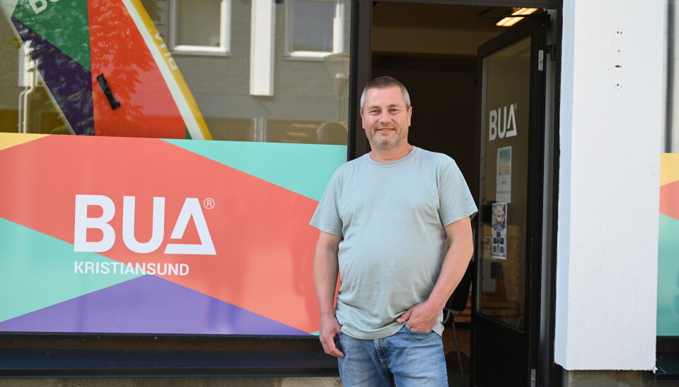 Frank Hovland var innlånt sommervikar på BUA i Gågata i Kristiansund, da NP.no stakk innom.