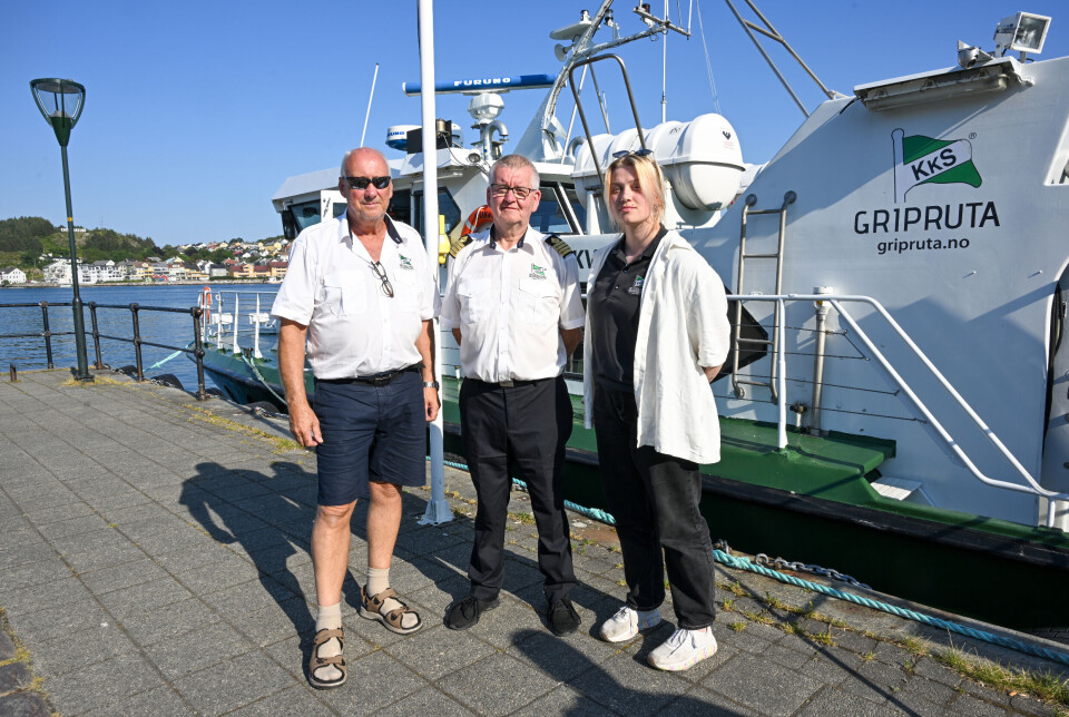 Gripruta-medarbeidere. F.v.: Erling Todahl (maskinist), Kjell Holmen (kaptein) og Hanna Haffner Dyrnes (guide).