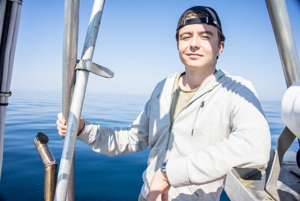 Odd Nielsen (18) fra Aure er representant for Nordmøre Fiskebåt AS og følger opp ungdommene som deltar på Ungdomsfiske 2025.