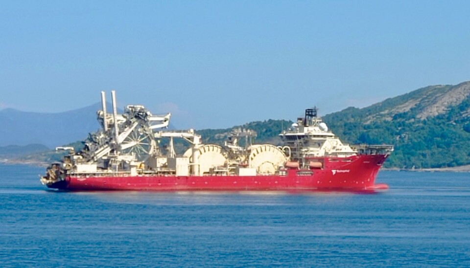 Det 194 meter lange spesialfartøyet «Deep Energy» ankom Averøy Industripark lørdag 19. juli. Skipet eies av TechnipFMC og er blant verdens største rørleggingsskip, bygget for undervannsinstallasjoner på dypt vann.
