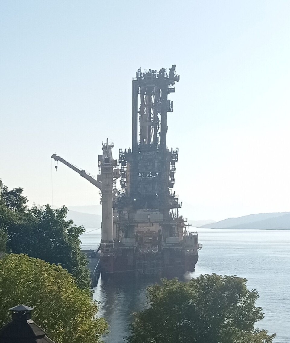 Det 194 meter lange spesialfartøyet «Deep Energy» ankom Averøy Industripark lørdag 19. juli. Skipet eies av TechnipFMC og er blant verdens største rørleggingsskip, bygget for undervannsinstallasjoner på dypt vann.