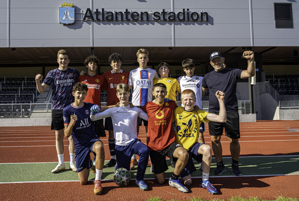 Clausenengen FK gutta gleder seg til Norway Cup. Foran fra venstre: Erlend Wærstad, Tobias Eidsøren Helland, Tarek Alkhatib, Philip Michelsen Larsen. Bak fra venstre: Joakim Brevik Lien, Samuel Levinsen, Leon Johansen, Jesper Kofoed, Karsten Bjerkan Olsen, Maksym Virych, Ludvik Lien. Ikke tilstede da bildet ble tatt. Eigir Skarvøy, Kacper Grabowski, Jens Pedersen, Daniel Kallset Jensen, Tor Even Sletta, Karolis Kazlauskas, Jacob Raanes, Aland Geilan, David Kulø Guvsam