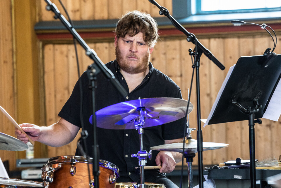 Simon Kongshaug på trommer.