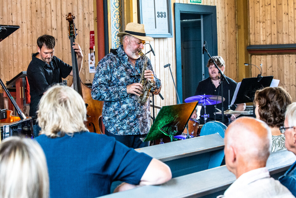 Erlend Slettevoll (piano), Trygve Seim (saksofon), Trygve Waldemar Fiske (bass) og Simon Kongshaug (trommer) under sommerkonserten i Kvernes kirke 24. juli..