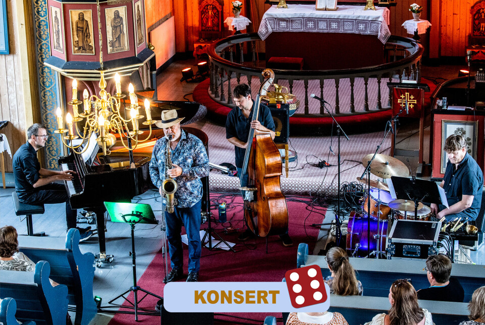 Fra venstre: Erlend Slettevoll (piano), Trygve Seim (saksofon), Trygve Waldemar Fiske (bass) og Simon Kongshaug (trommer) under sommerkonserten i Kvernes kirke 24. juli..