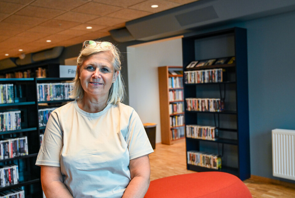 Biblioteksjef Elisabeth Solheim i andre etasjen av nye Kristiansund bibliotek.