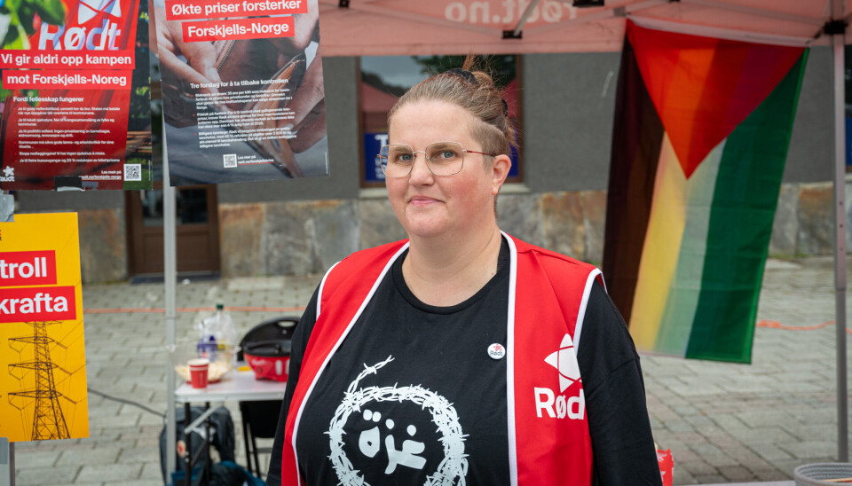 Anne-Berit Røbech Heggem, bystyrerepresentant for Rødt Kristiansund og nestleder helse omsorgs-utvalget i Kristiansund kommune. Fra Rødts valgkampstand i forbindelse med stortingsvalget 2025 på Rådhusplassen lørdag 2. august 2025.