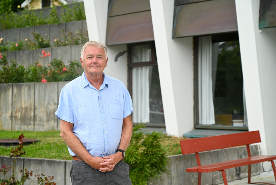 Lars-Ove Skaret,sokneprest i Nordlandet menighet. Her foran Kirkelandet kirke.