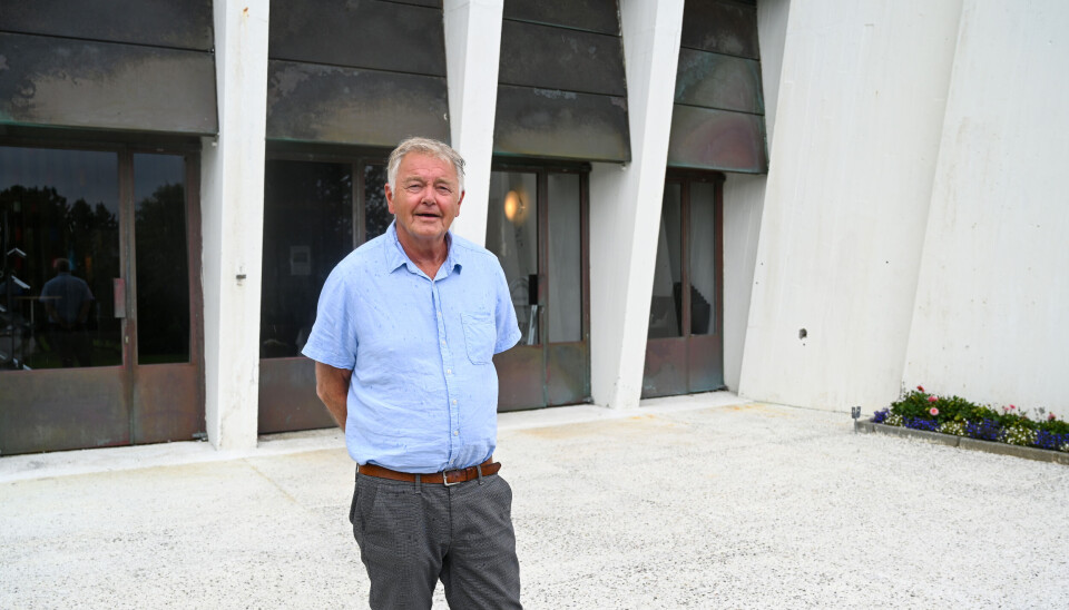 Lars-Ove Skaret, sokneprest i Nordlandet menighet. Her foran Kirkelandet kirke.