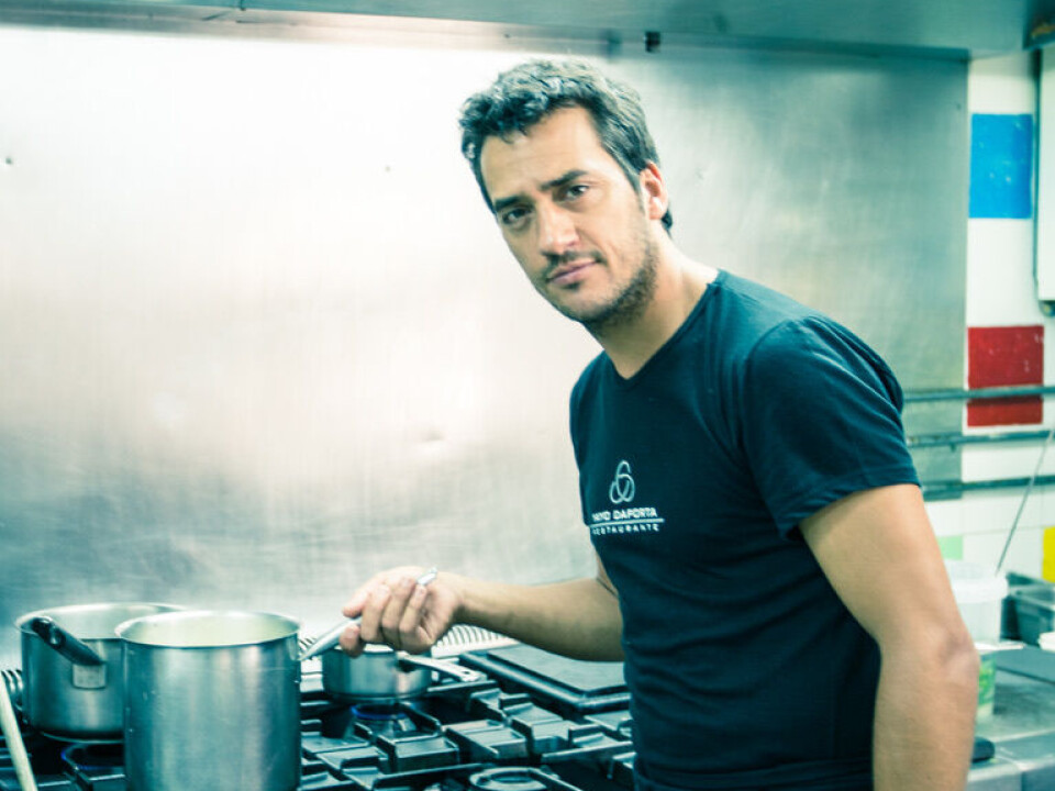 Stjernekokken Yayo Daporta, som har to Michelin-stjerner, driver restaurant bare et steinkast fra huset der jeg sitter og skriver dette reisebrevet – midt i gamlebyen i Cambados.