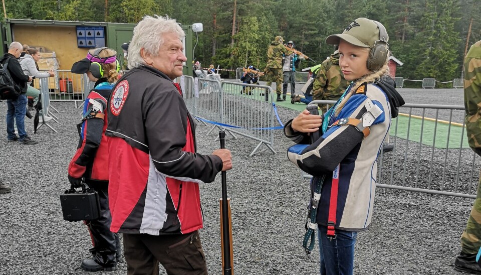Eirin Teigen Gagnat og en av trenerne Kjell Dahl.