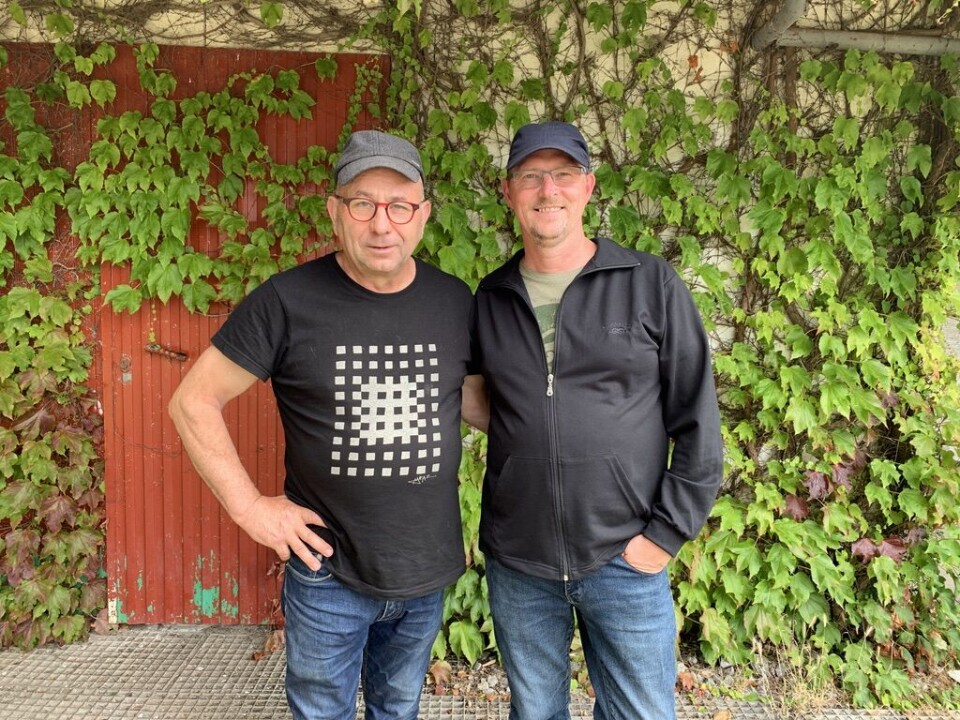 Fra venstre billedhuggeren Manolo Paz og journalist Odd Inge Teige.
